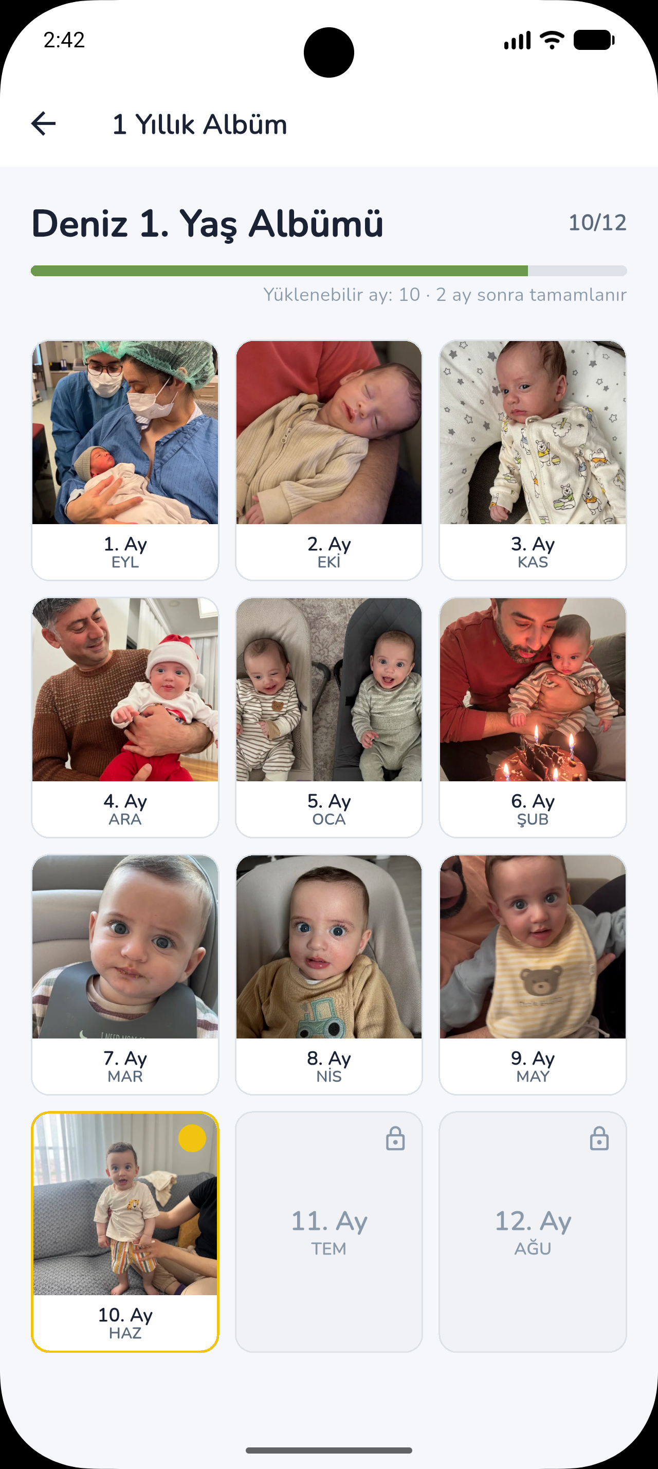 ebeveyn.app 1 Yaş Albümü — 12 aylık fotoğraf kafesi ekranı